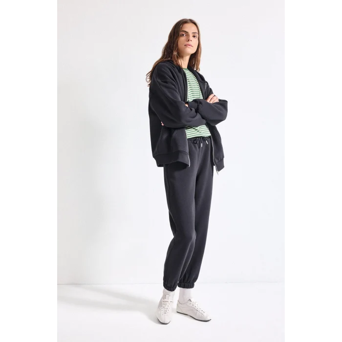 Defacto D8717AXBK81 Siyah Relax Fit Kapüşonlu Fermuarlı Cepli Basic Sweatshirt Hırka