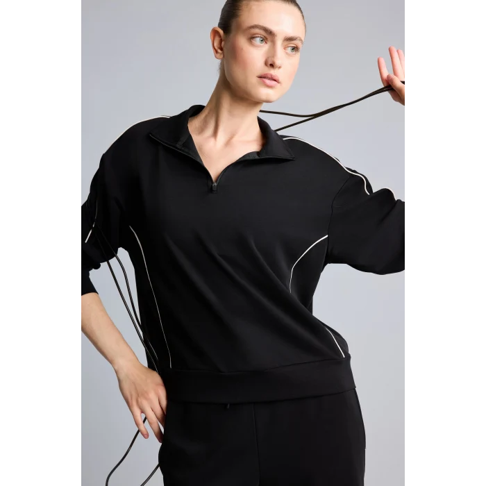 Defacto H4537AXBK81 Siyah Ultra Yumuşak Standart Fit Yarım Fermuarlı Biyeli Dik Yaka Modal Sporcu Basic Sweatshirt
