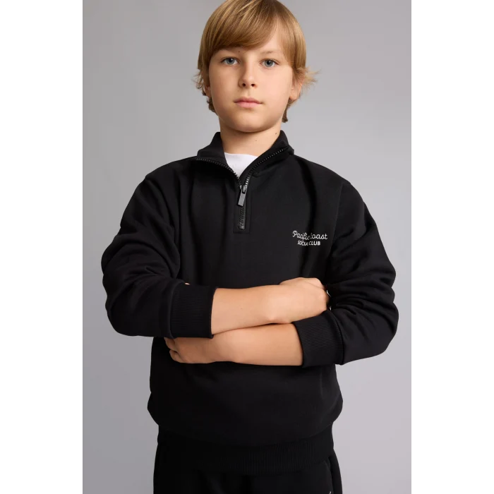 Defacto H9689A8BK81 Siyah Regular Fit Yarım Fermuarlı Dik Yaka İçi Yumuşak Tüylü Yazı İşlemeli Sweatshirt Erkek Çocuk