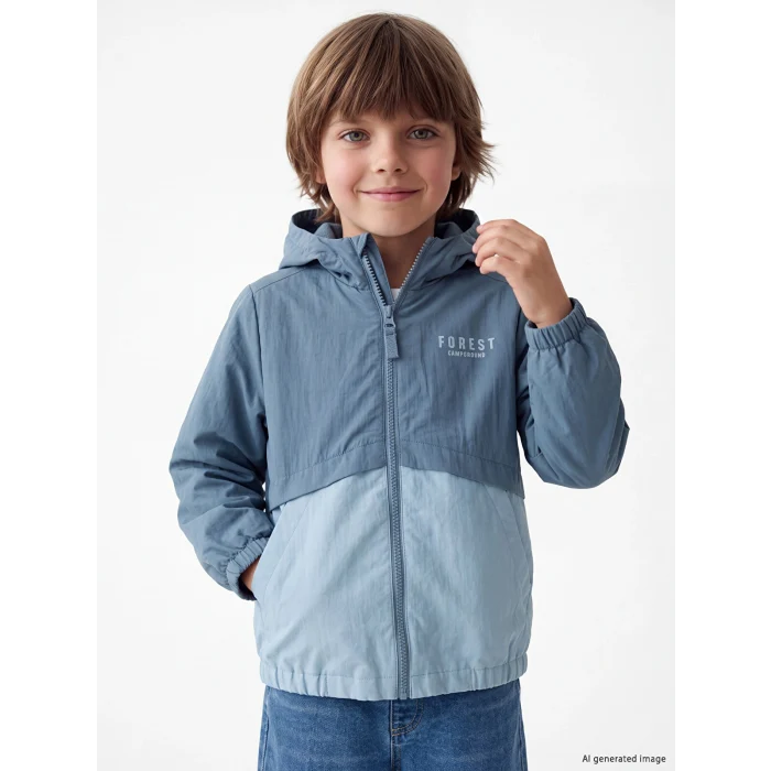 LCW Kids İndigo Kapüşonlu Baskılı Erkek Çocuk Yağmurluk