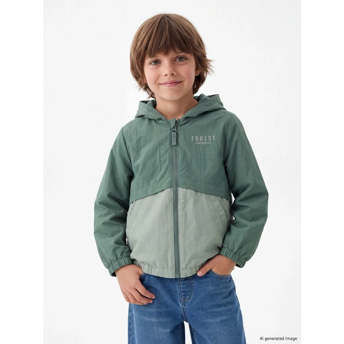 LCW Kids Yeşil Renk Bloklu Kapüşonlu Erkek Çocuk Yağmurluk