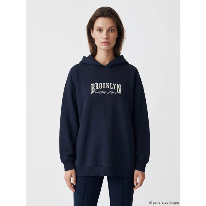LCW Modest Lacivert Kapüşonlu Brooklyn Baskılı Kadın Sweatshirt Tunik