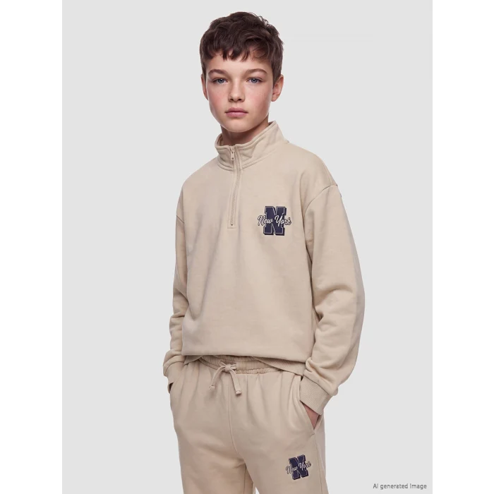 LCW Kids Bej Dik Yaka Nakışlı Erkek Çocuk Kalın Sweatshirt