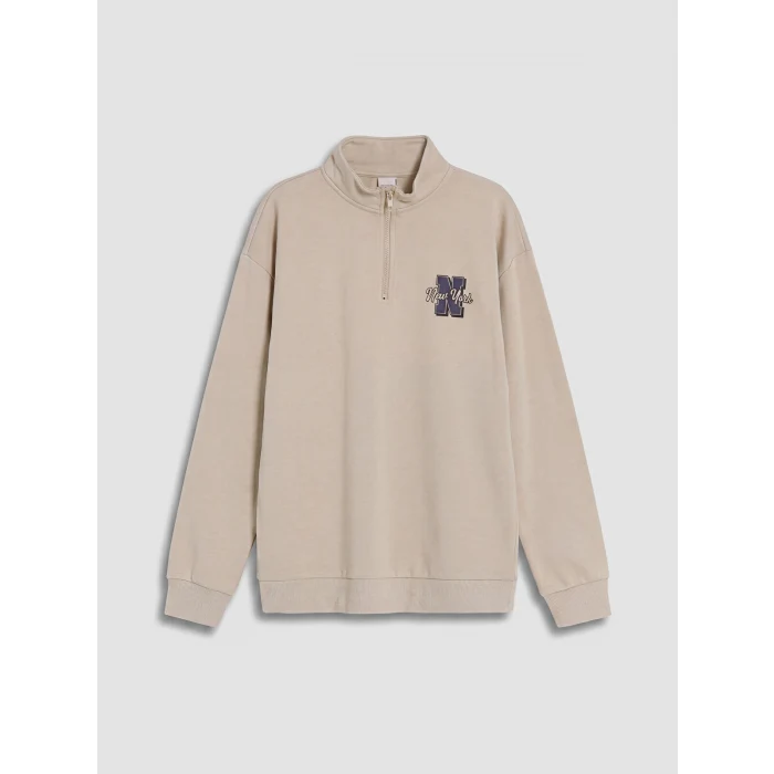 LCW Kids Bej Dik Yaka Nakışlı Erkek Çocuk Kalın Sweatshirt