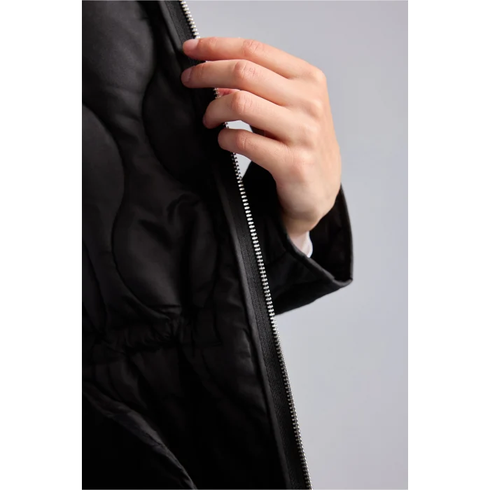 Defacto H3827AXBK81 Siyah Regular Fit Su İtici Kapüşonlu Kapitone Fermuarlı Mont