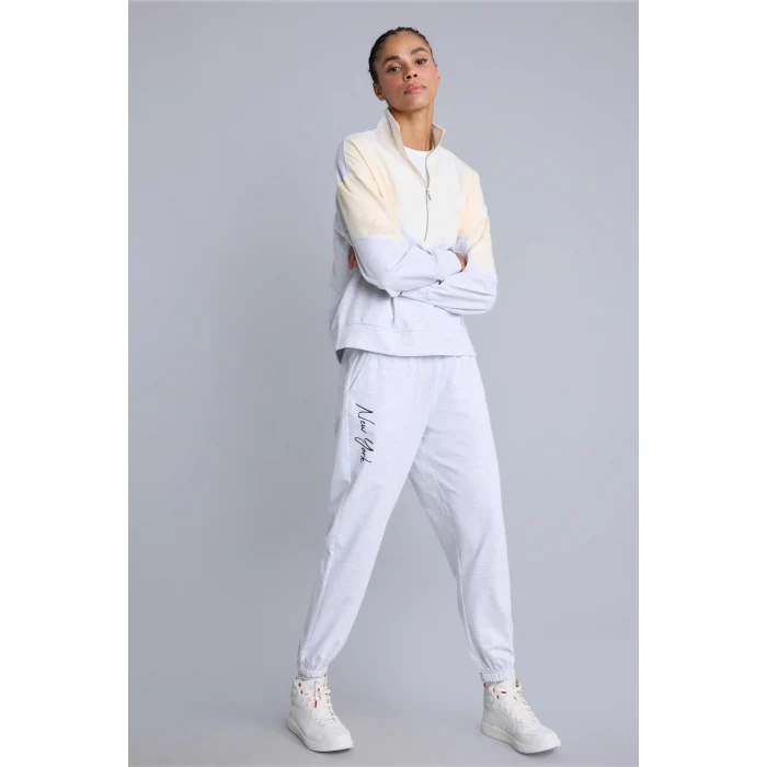 Defacto H4233AXGR421 Gri NBA New York Knicks Jogger Fit Çift Cepli Baskı Detaylı Sweatshirt Kumaşı Eşofman Altı