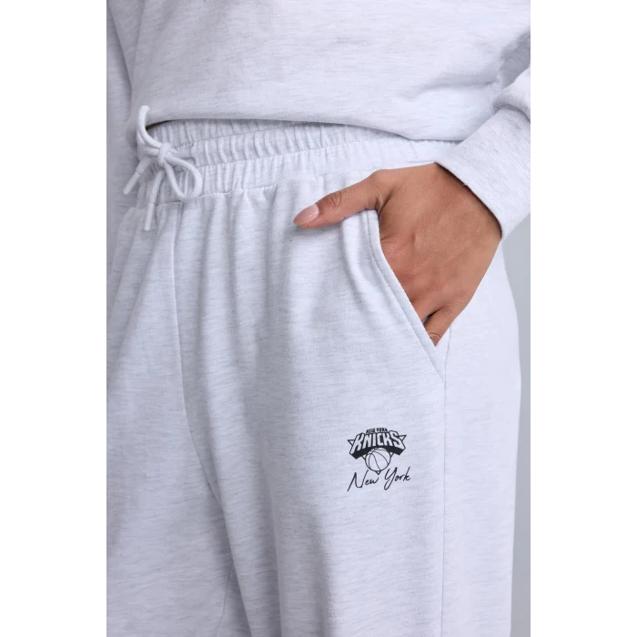 Defacto H4233AXGR421 Gri NBA New York Knicks Jogger Fit Çift Cepli Baskı Detaylı Sweatshirt Kumaşı Eşofman Altı