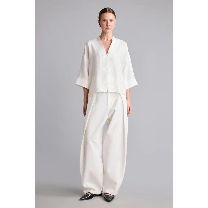 Defacto I8515AXWT32 Beyaz Oversize Hakim Yaka Brit Düğmeli Uzun Kollu Basic Bluz