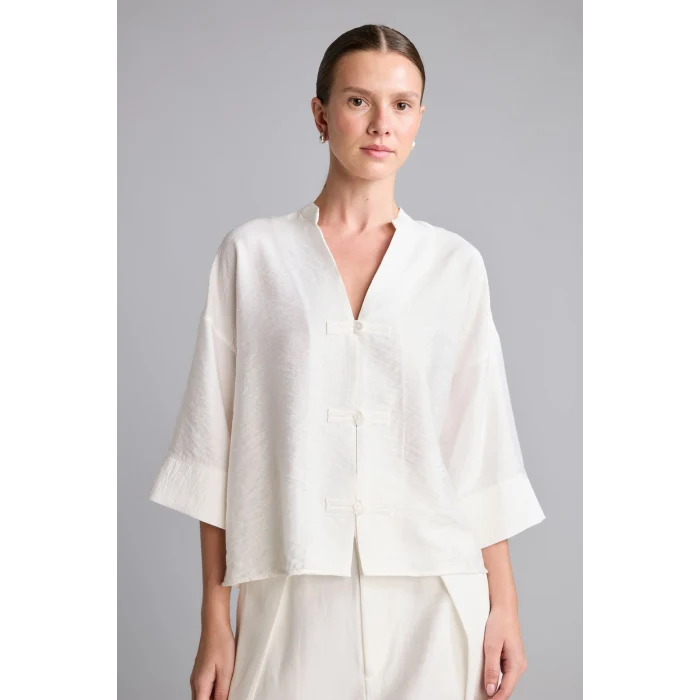 Defacto I8515AXWT32 Beyaz Oversize Hakim Yaka Brit Düğmeli Uzun Kollu Basic Bluz