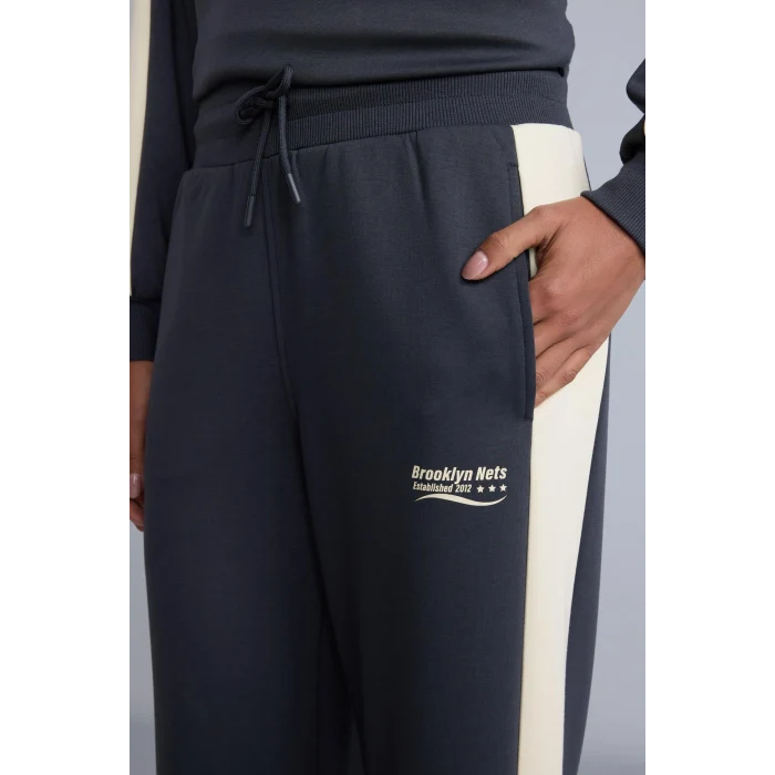 Defacto H4230AXAR104 Antrasit NBA Brooklyn Nets Yanı Şeritli Cepli Wide Leg Geniş Paça Dalgıç Kumaş Sporcu Eşofman Altı