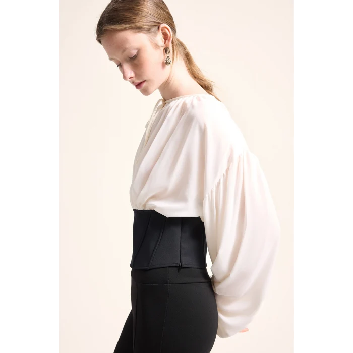 Defacto I9661AXER138 Ekru Bağcık Detaylı Crop Krep Uzun Kollu Basic Bluz