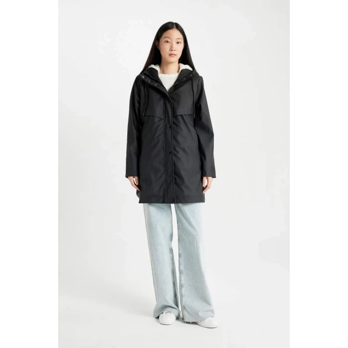 A0982 Su İtici Polar Astarlı Kapüşonlu Fermuarlı Çıtçıtlı Cepli Mevsimlik Suni Deri Uzun Yağmurluk