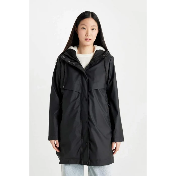 A0982 Su İtici Polar Astarlı Kapüşonlu Fermuarlı Çıtçıtlı Cepli Mevsimlik Suni Deri Uzun Yağmurluk