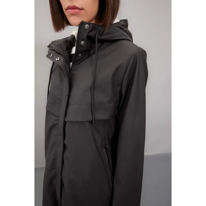 A0982 Su İtici Polar Astarlı Kapüşonlu Fermuarlı Çıtçıtlı Cepli Mevsimlik Suni Deri Uzun Yağmurluk