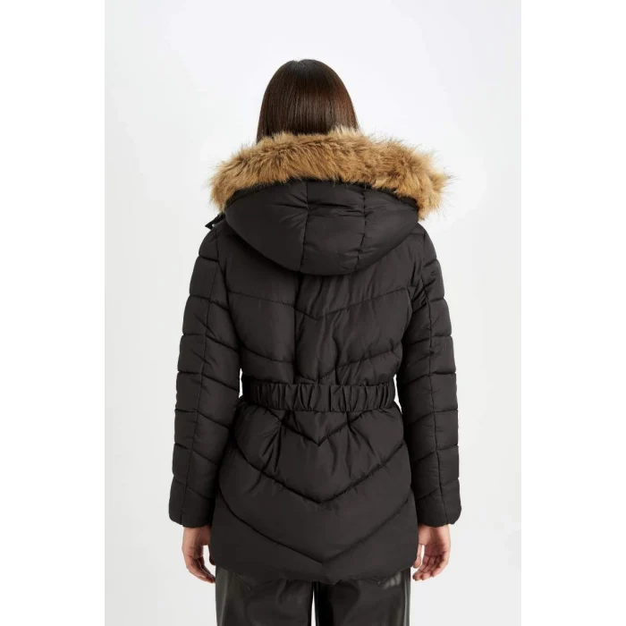A2969 Su İtici Puffer Rüzgar Geçirmez Kapüşonlu İçi Suni Kürklü Kapitoneli Kemerli Hafif Uzun Şişme Mont
