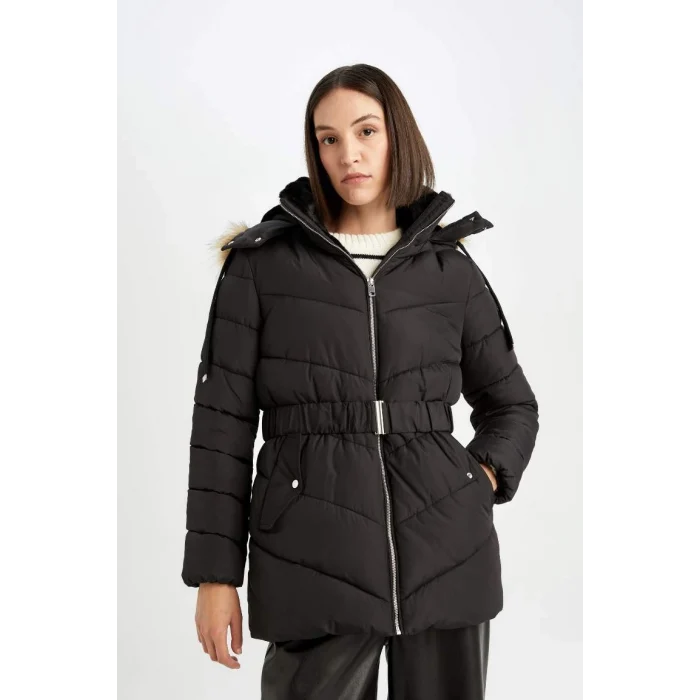 A2969 Su İtici Puffer Rüzgar Geçirmez Kapüşonlu İçi Suni Kürklü Kapitoneli Kemerli Hafif Uzun Şişme Mont