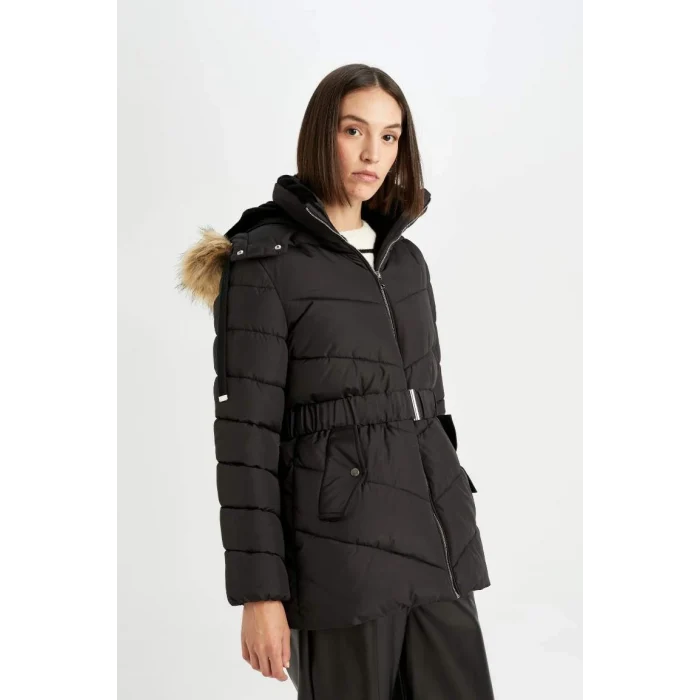 A2969 Su İtici Puffer Rüzgar Geçirmez Kapüşonlu İçi Suni Kürklü Kapitoneli Kemerli Hafif Uzun Şişme Mont