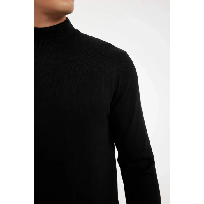 A5282 Siyah Standart Fit Normal Kesim Yarım Balıkçı Yaka Basic Düz Triko Kazak