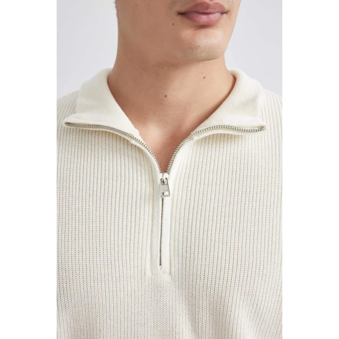 B9706 Standart Fit Normal Kesim Bato Yaka Fermuarlı Düz Kazak