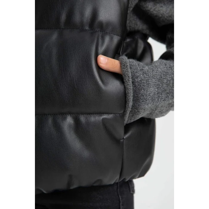 C4973 Su İtici Dik Yaka Çıtçıtlı Suni Deri Şişme Yelek