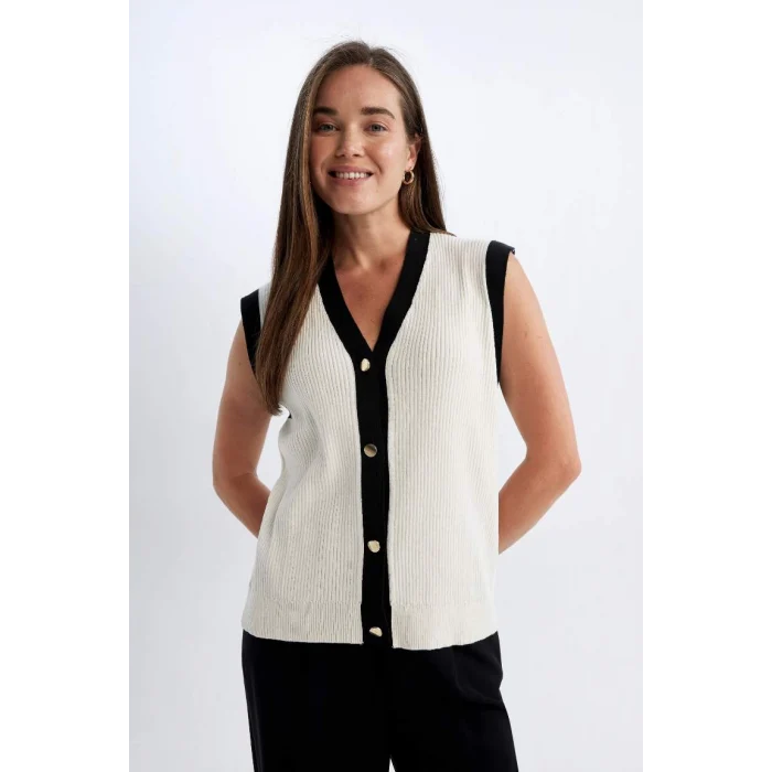 D1065 Regular Fit V Yaka Düğmeli Klasik Triko Yelek