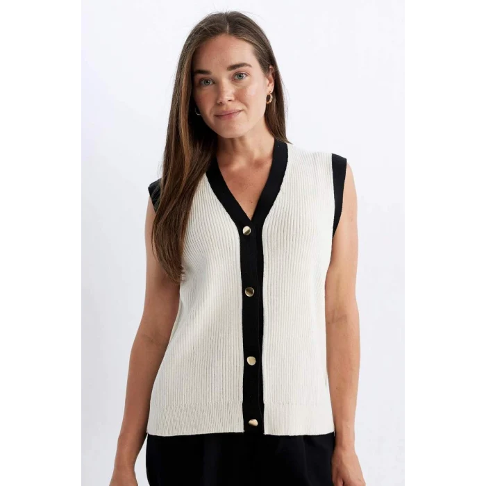 D1065 Regular Fit V Yaka Düğmeli Klasik Triko Yelek