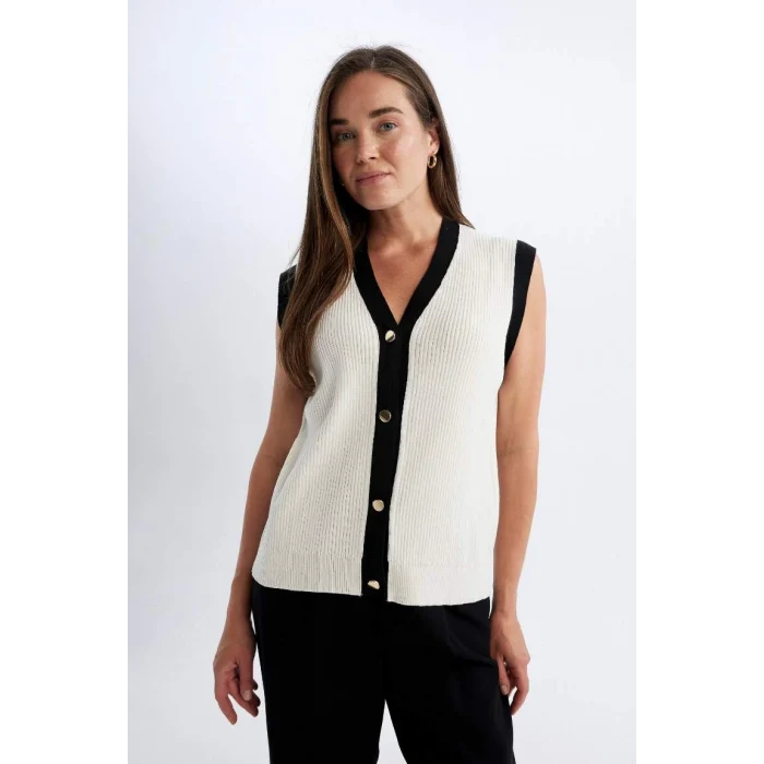 D1065 Regular Fit V Yaka Düğmeli Klasik Triko Yelek