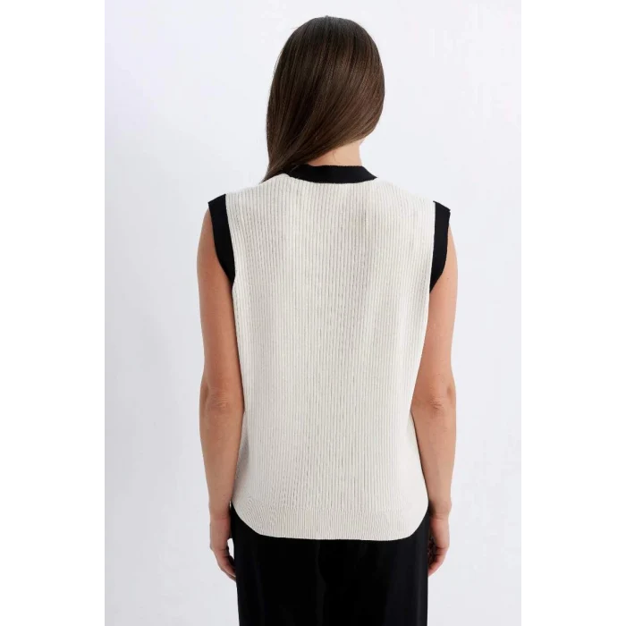 D1065 Regular Fit V Yaka Düğmeli Klasik Triko Yelek