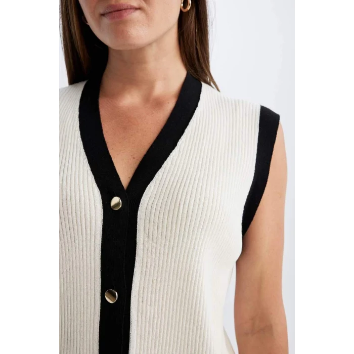 D1065 Regular Fit V Yaka Düğmeli Klasik Triko Yelek