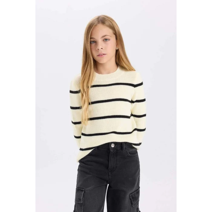 D1392 Ekru Çizgili Fitted Bisiklet Yaka Triko Kazak