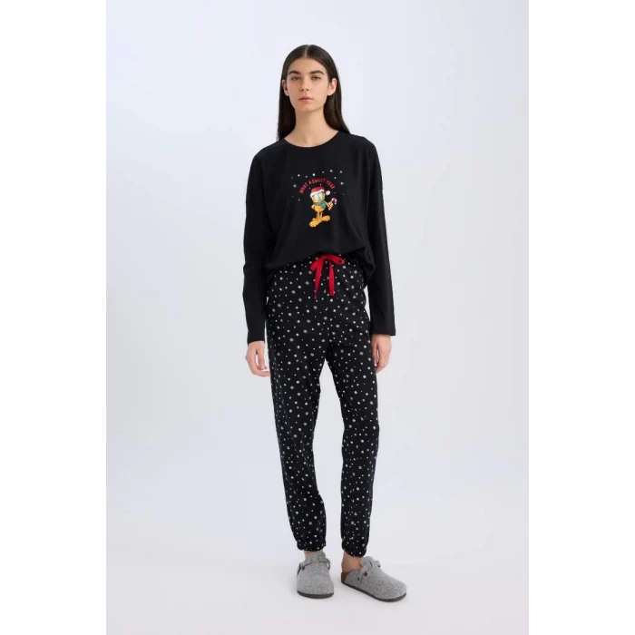 D2299 Fall in Love Garfield Yılbaşı Temalı Uzun Kollu Üst Esnek Belli Alt Pijama Takımı