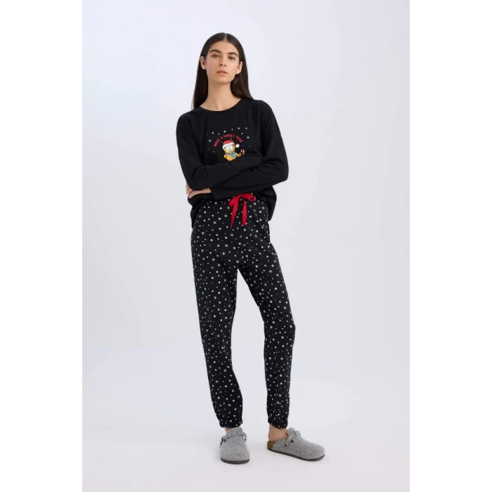 D2299 Fall in Love Garfield Yılbaşı Temalı Uzun Kollu Üst Esnek Belli Alt Pijama Takımı