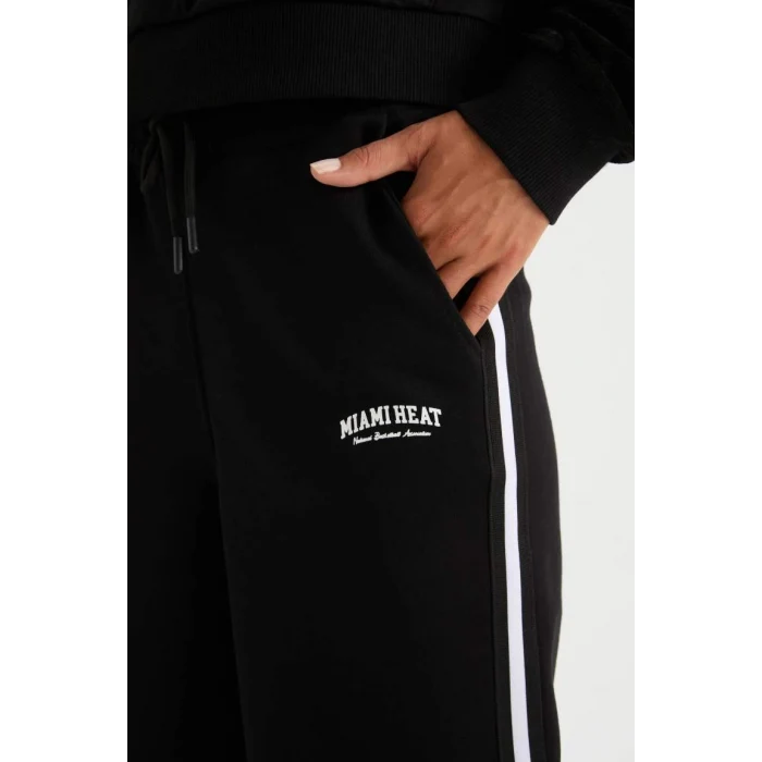 D2360 DeFactoFit Wide Leg Geniş Paça NBA Miami Heat Cepli Standart Boy Kalın Kumaş Eşofman Altı