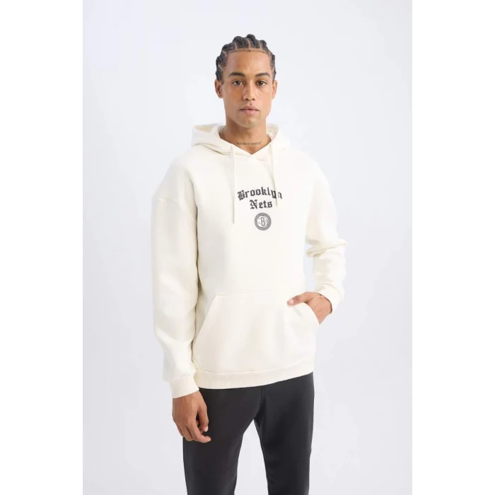 D3223 DeFactoFit NBA Brooklyn Nets Comfort Fit Rahat Kalıp Kapüşonlu Kalın Sırt Baskılı Sweatshirt