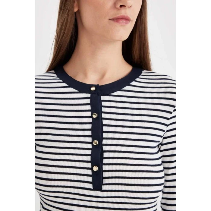 D4271 Slim Fit Dar Kesim Bisiklet Yaka Çizgili Fitilli Kaşkorse Düğmeli Uzun Kollu Tişört