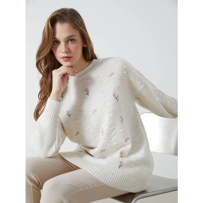 LCW Modest Ekru Bisiklet Yaka Çiçek Nakışlı Kadın Triko Tunik