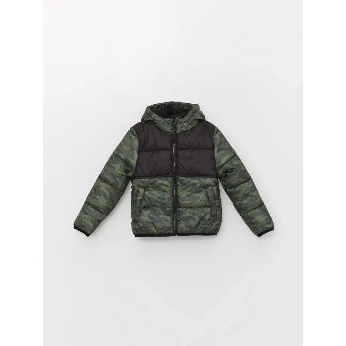 LCW Kids Haki Kapüşonlu Kamuflaj Desenli Erkek Çocuk Şişme Mont