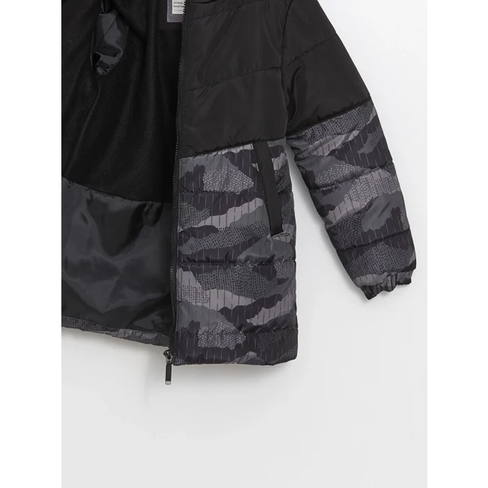 LCW Kids Siyah Kapüşonlu Erkek Çocuk Mont