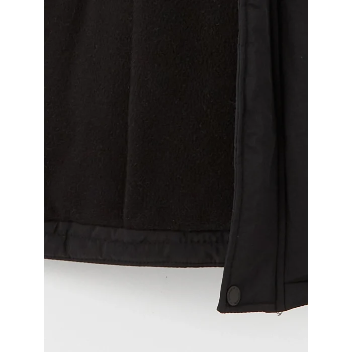 LCW Kids Siyah Kapüşonlu Reflektör Detaylı Erkek Çocuk Mont