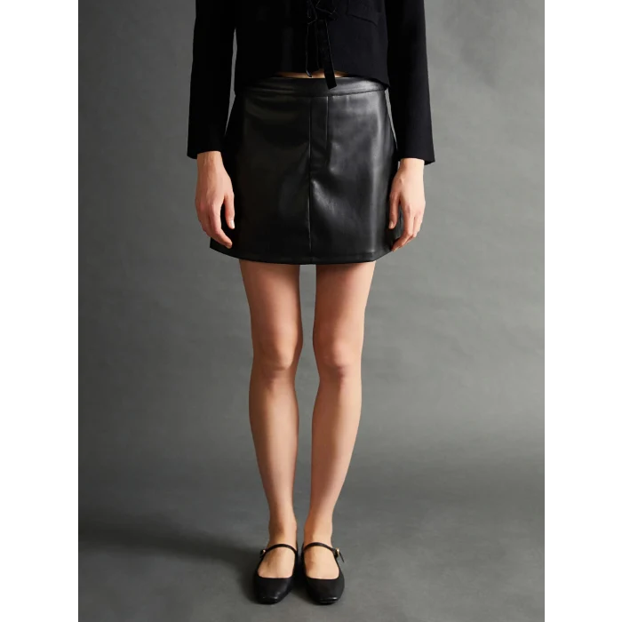 LCW Vision Siyah Beli Fermuarlı Deri Görünümlü Kadın Şort Etek