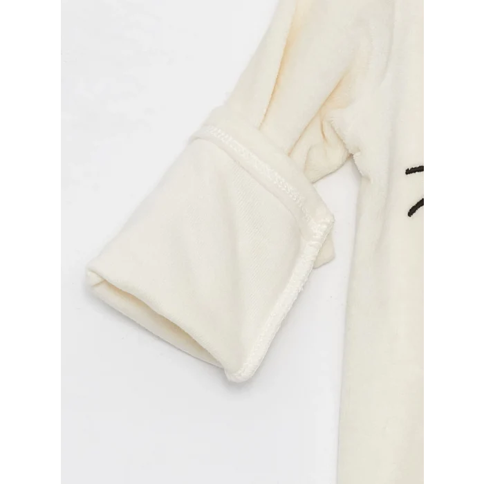 LCW baby Ekru Bisiklet Yaka Uzun Kollu Nakışlı Kadife Kız Bebek Pijama Takımı