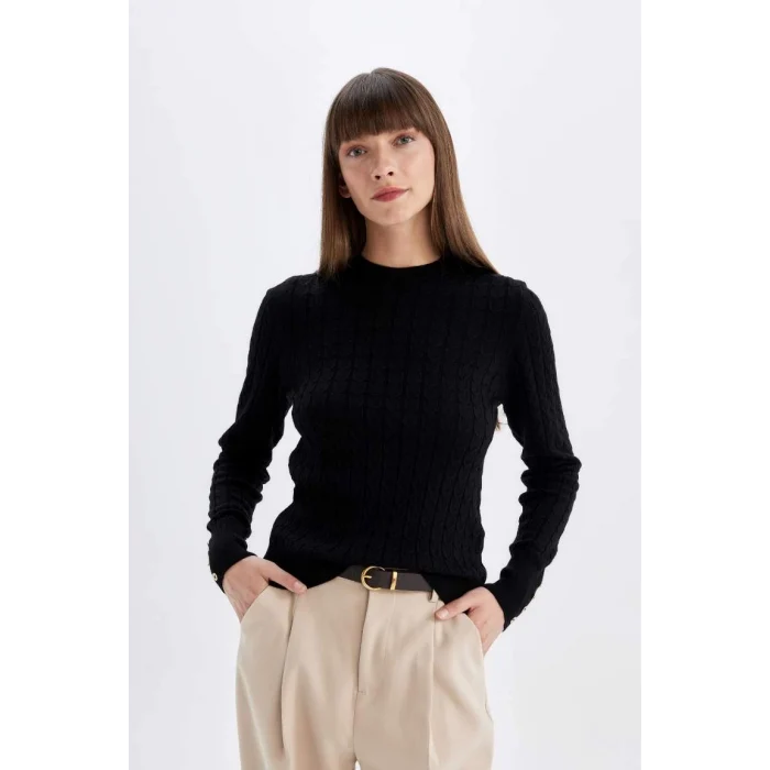 X7713 Regular Fit Bisiklet Yaka Saç Örgülü Düğmeli Siyah Triko Kazak