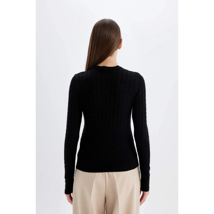 X7713 Regular Fit Bisiklet Yaka Saç Örgülü Düğmeli Siyah Triko Kazak