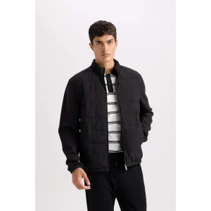 Defacto D7532 Siyah Slim Fit Dar Kesim Dik Yaka Lastikli ve Fermuarlı Su Geçirmez Mont