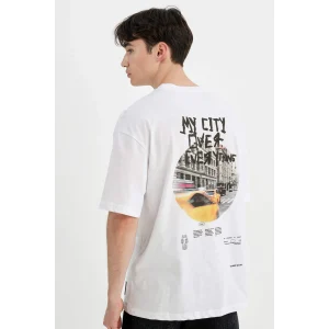 Defacto C4086 Beyaz Comfort Regular Fit Rahat Kalıp Bisiklet Yaka Sırt Baskılı Kısa Kollu Tişört