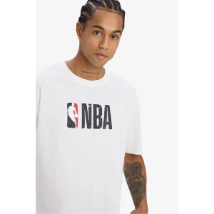 Defacto W6365 Ekru DeFactoFit NBA Wordmark Oversize Geniş Kalıp Bisiklet Yaka Kısa Kollu Tişört