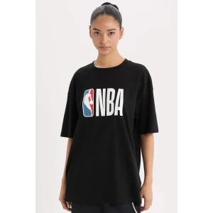 Defacto Z9313 Siyah DeFactoFit NBA Wordmark Boxy Fit Bisiklet Yaka Kısa Kollu Tişört