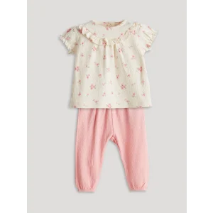 LCW baby Ekru Fırfırlı Çiçekli Kız Bebek Bluz ve Pantolon 2li