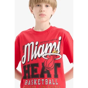 Defacto E4837 Kırmızı Erkek Çocuk NBA Miami Heat Bisiklet Yaka Kısa Kollu Tişört