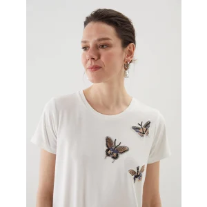 LCWAIKIKI Classic Ekru Bisiklet Yaka Kelebek İşlemeli Kadın Tişört